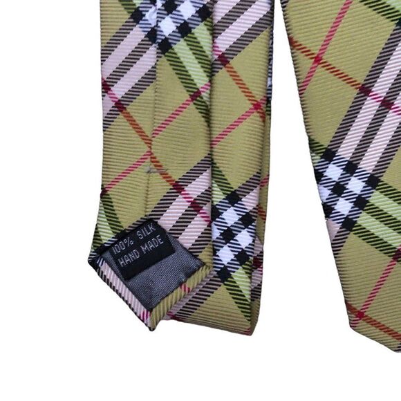 RARE 100% Silk Burberry Tie Big Logo Pattern Tie - Picture 4 of 7
